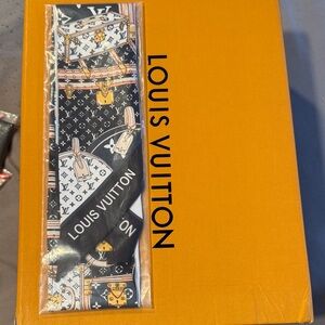 Louis Vuitton Black, White & Gold Monogram Trunk Print Twilly